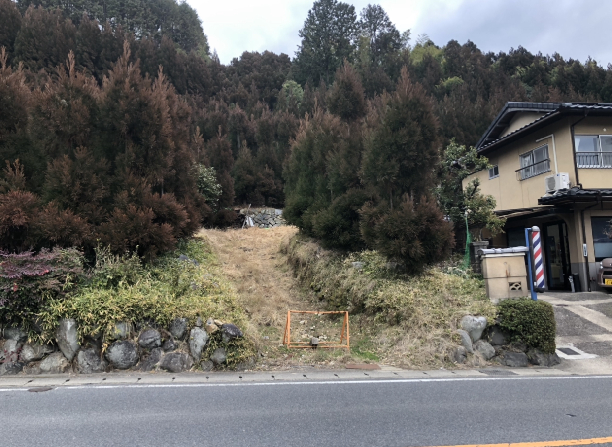   京都市右京区内にある実測7万2000坪の山林です。